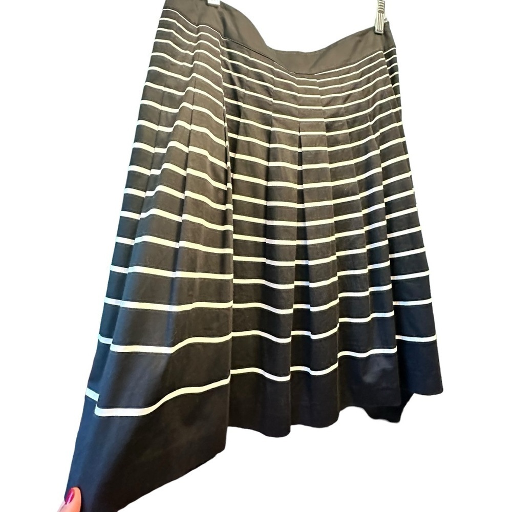 🔴 5 for $40 SALE! 
TALBOTS Pleated ALine Black White Striped Skirt Sz 8 - Picture 8 of 11